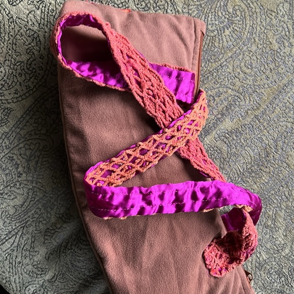 Handcrafted multi-textured purse - Picture 5 of 15